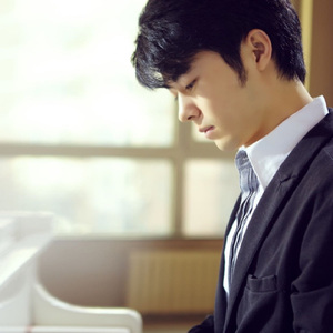 女同乳房互舔按摩
